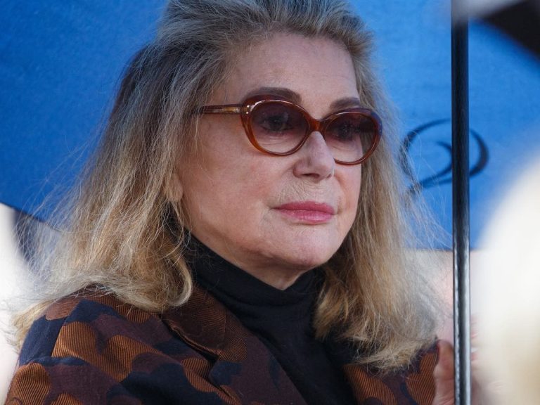 Catherine Deneuve, Valérie Lemercier, Claire Chazal, Chiara Mastroianni all upset by the departure of Hervé Temime and all present at the funeral for his last trip!