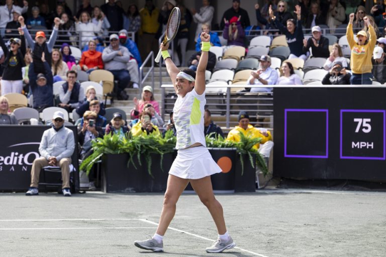 Charleston Tournament |  Ons Jabeur beats defender Belinda Bencic