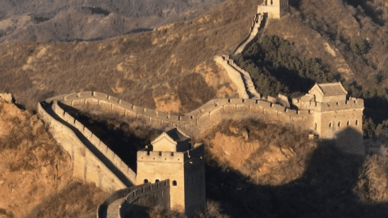 China: the restoration of the great wall, a marvel in danger