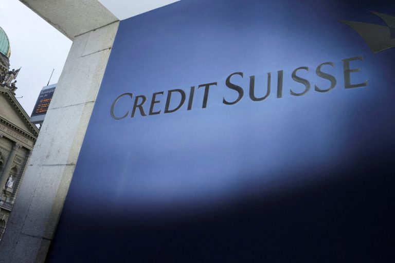 Credit Suisse |  Bondholders sue regulator