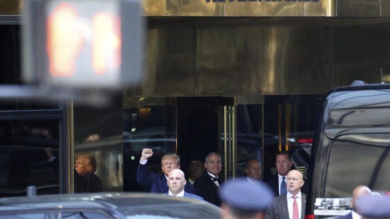 DIRECT.  Donald Trump, arriving at Manhattan Criminal Court, considers it “surreal” to have to appear in court