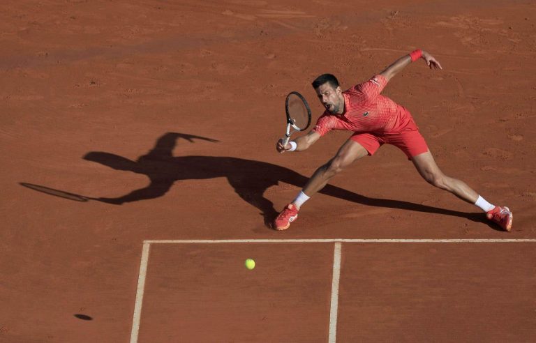 Djokovic and Tsitsipas progress in Monte-Carlo