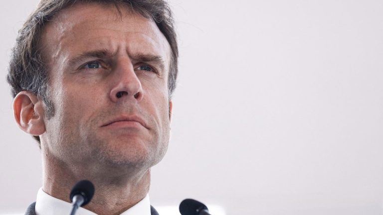 Doesn’t Emmanuel Macron risk making the same mistakes with the right as during the pension reform?