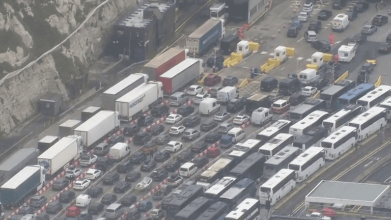 Dover: up to 16 hours of waiting at the Franco-British border to cross the Channel