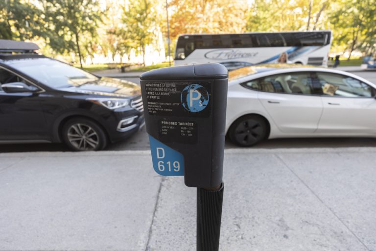 Downtown Parking Meters |  Montreal backs down on a project to expand paid hours