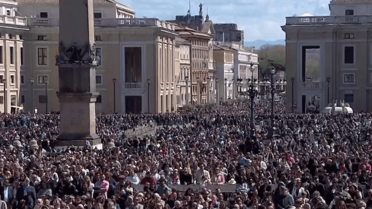 Easter: Pope Francis addresses his faithful during the celebrations