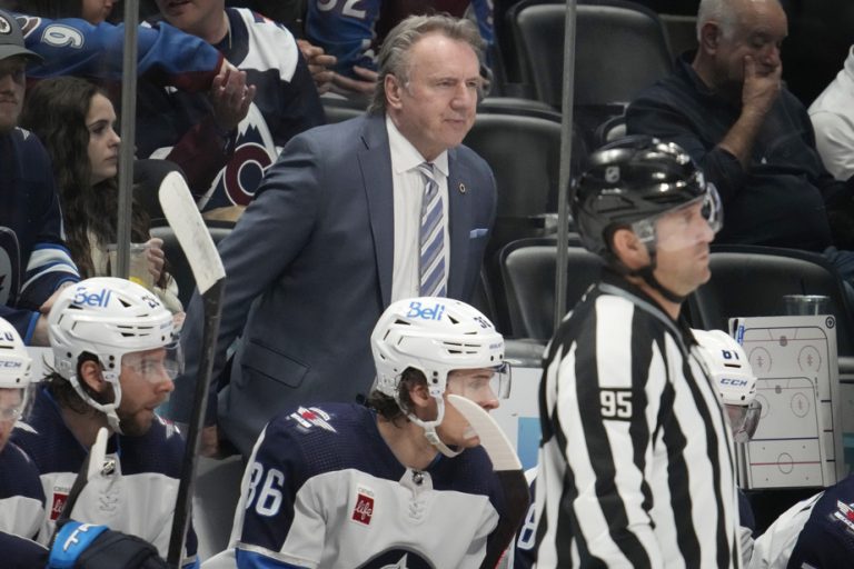 Elimination of the Winnipeg Jets |  Players slam head coach Rick Bowness