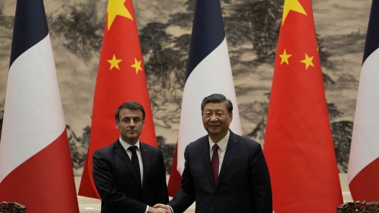 Emmanuel Macron calls on Xi Jinping to “bring Russia to its senses”