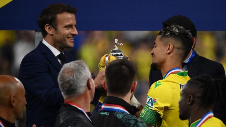 Emmanuel Macron will greet the players before they enter the field, not on the lawn of the Stade de France