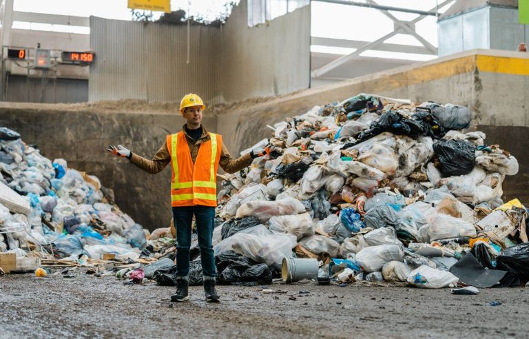 [Entrevue] “Garbage species”: tracking our waste