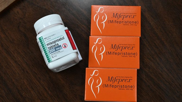 Federal judge suspends prescription of abortion pill nationwide