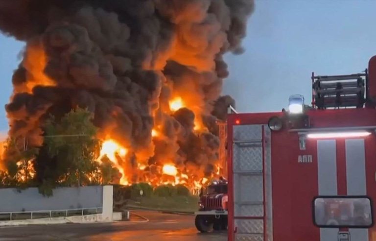 Fire in an oil tank in Crimea after a drone attack