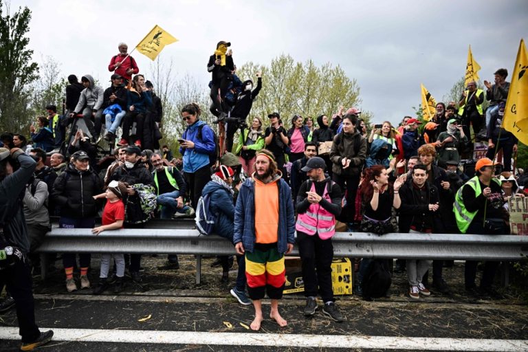 France |  Demonstration against a highway project attracts thousands of opponents