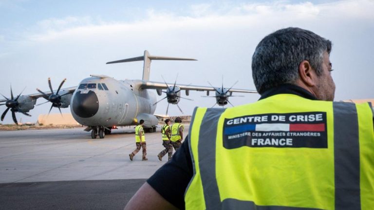 France announces that it has evacuated nearly 400 people from Khartoum