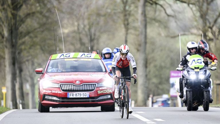 Frenchwoman Séverine Eraud first breakaway of the day… Follow the women’s race