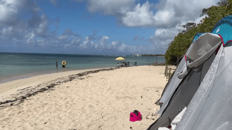 Guadeloupe: families spend Easter at the beach