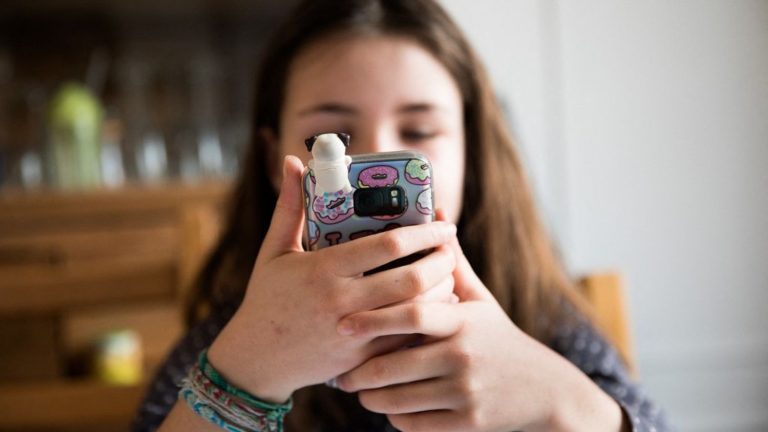 Health: according to a study, children spend too much time in front of screens