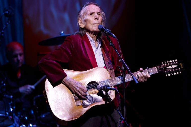 Health issues |  Gordon Lightfoot cancels his shows in 2023