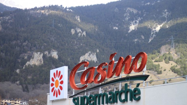 Heavily in debt, is the Casino distribution group about to change hands?