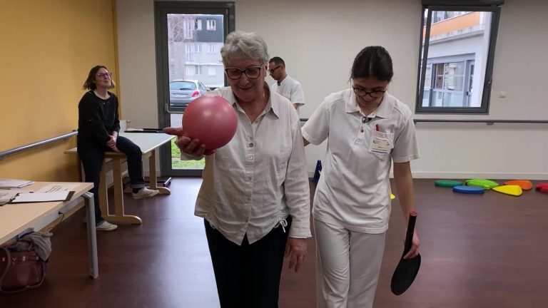 In Limoges, fall prevention workshops allow the elderly to regain confidence