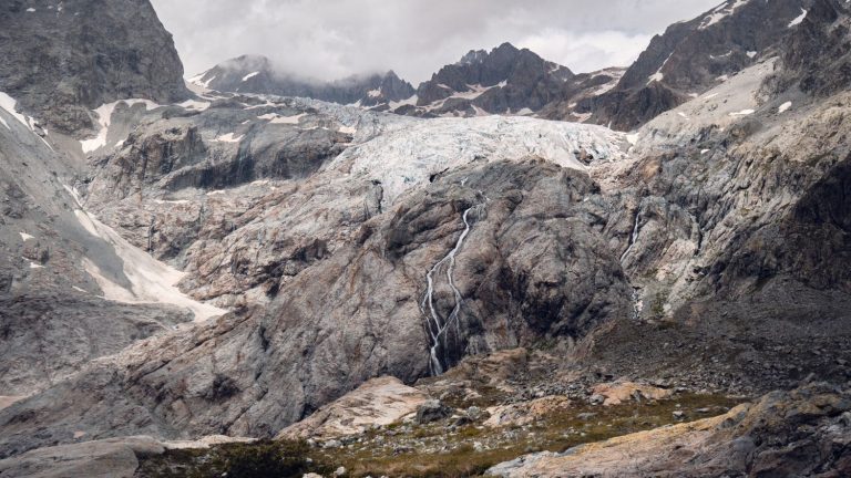 “In half a century half of the ice surface of the Écrins massif has disappeared”, warns a high mountain guide in the Alps