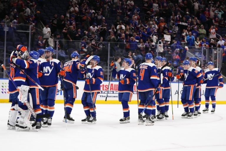 Islanders under high pressure