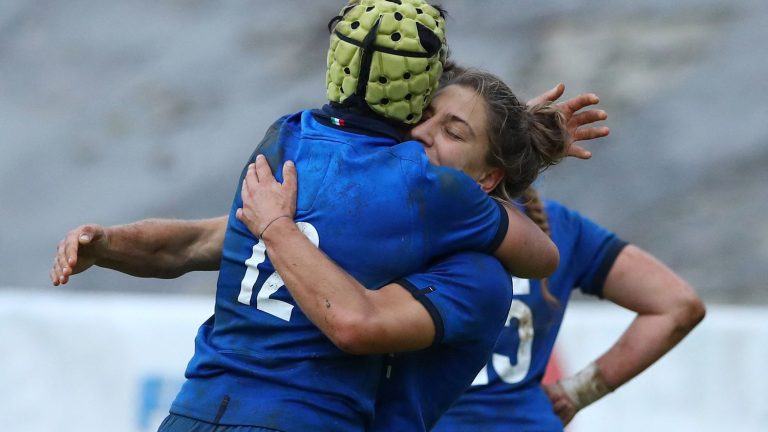 Italy revives by dominating Ireland