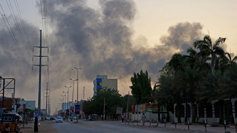 “It’s beyond anything I could imagine”, testifies a resident of Khartoum, “shocked” by the fighting which is shaking the country