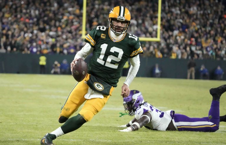 Jets acquire Aaron Rodgers