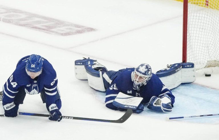 Lightning beat Maple Leafs to avoid elimination