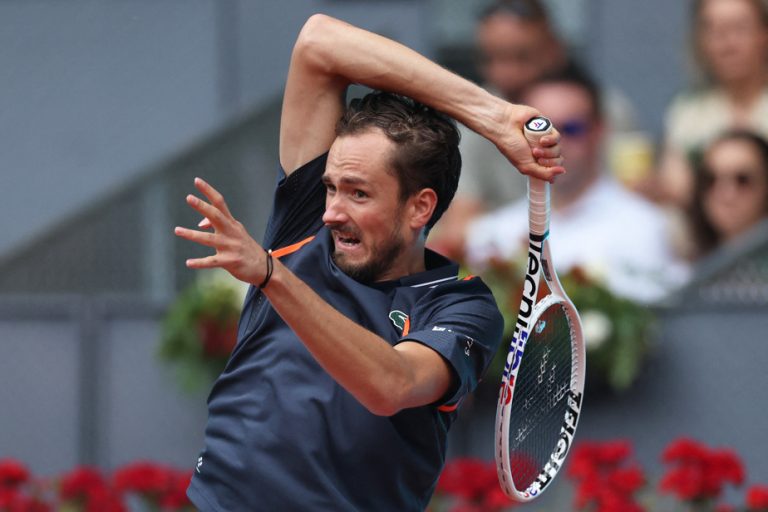 Madrid Open |  Daniil Medvedev advances to third round