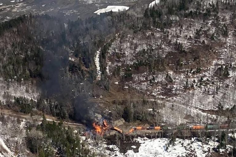 Maine |  Freight train derails near Canada-US border