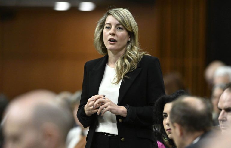 Mélanie Joly asks Canadians in Sudan to ‘shelter in place’