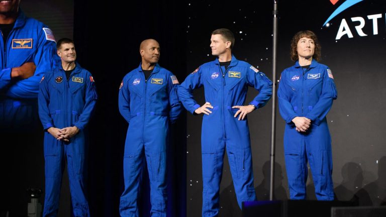 NASA reveals the names of the four astronauts who will go around the Moon in 2024