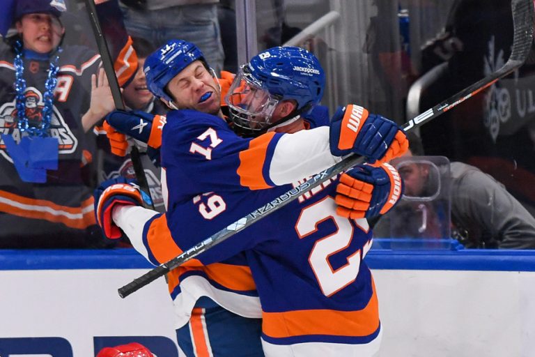 NHL playoffs |  An impressive flurry of Islanders who win at home