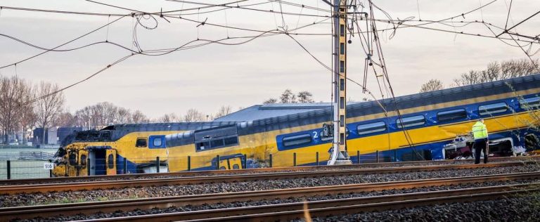 Netherlands: At least one dead in train derailment