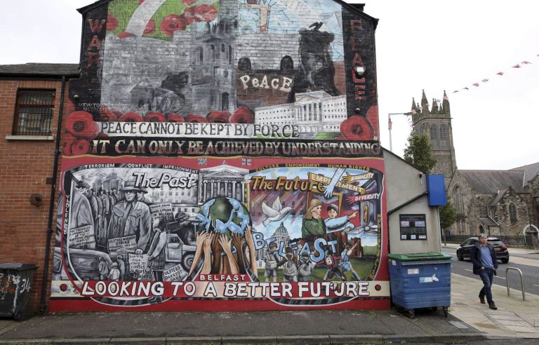 Northern Ireland commemorates 25 years of peace