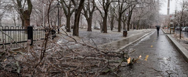 One of the worst ice storms since 1998;  more than 920,000 homes without electricity in Quebec