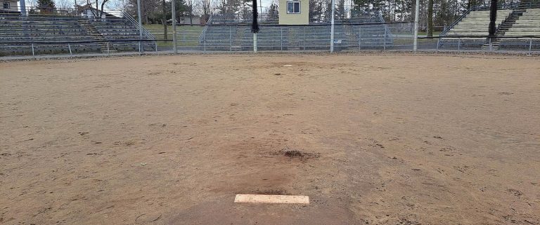 [PHOTOS] Georges Maranda deserves better than this baseball field in Lévis