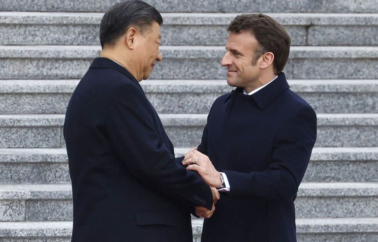 Passing through Beijing, Macron says he is “counting” on Xi to “bring Russia to its senses”