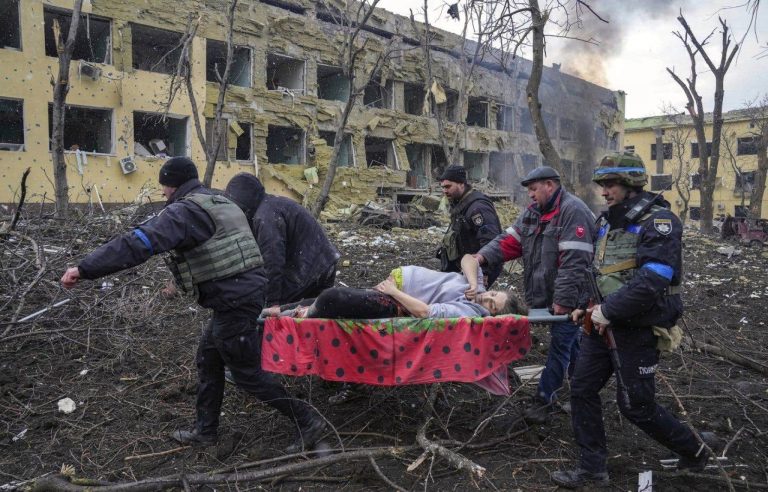 Photo of hospital attack in Mariupol wins World Press Photo