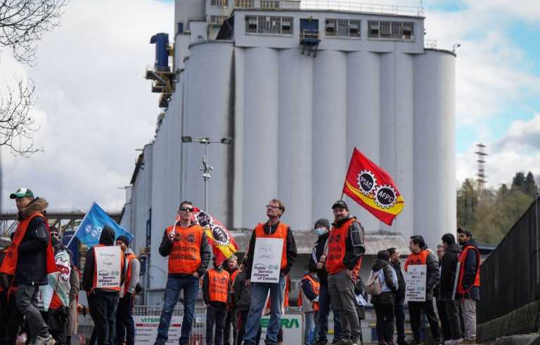 Picketing of Federal Public Servants in Canada Changes Targets