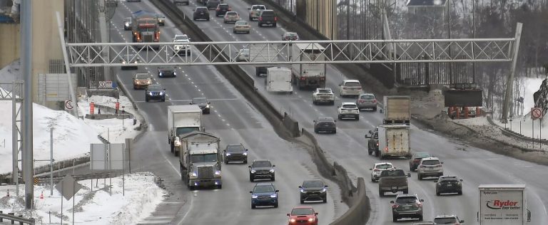 Pierre-Laporte Bridge: Marchand, the PQ and QS want the reversible lane to be considered