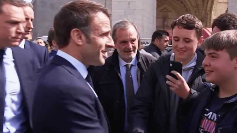 Politics: Emmanuel Macron makes a surprise visit to Dole