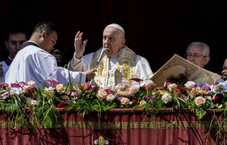 Pope Francis sends a message of hope for Easter