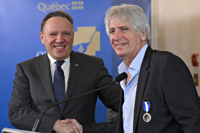 Singer Yves Duteil named Knight of the National Order of Quebec