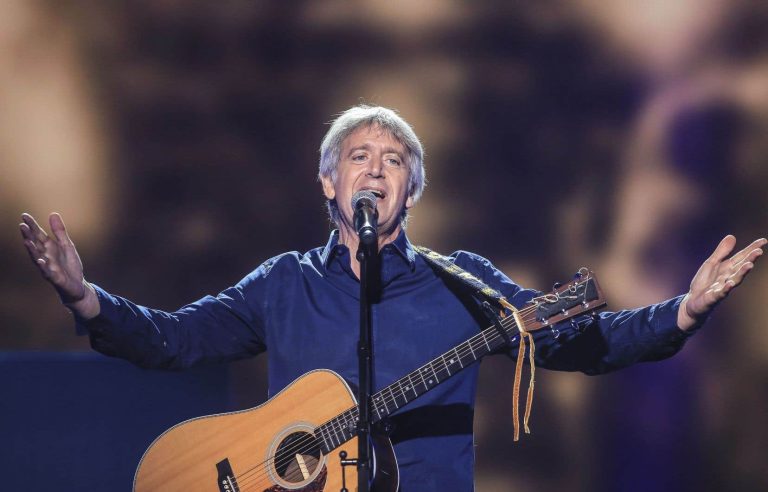 Singer Yves Duteil will be named a Knight of the National Order of Quebec