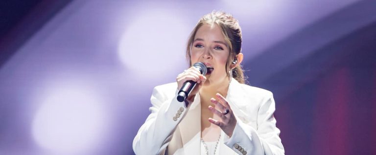 Sophie Grenier wins the grand final of “La Voix”