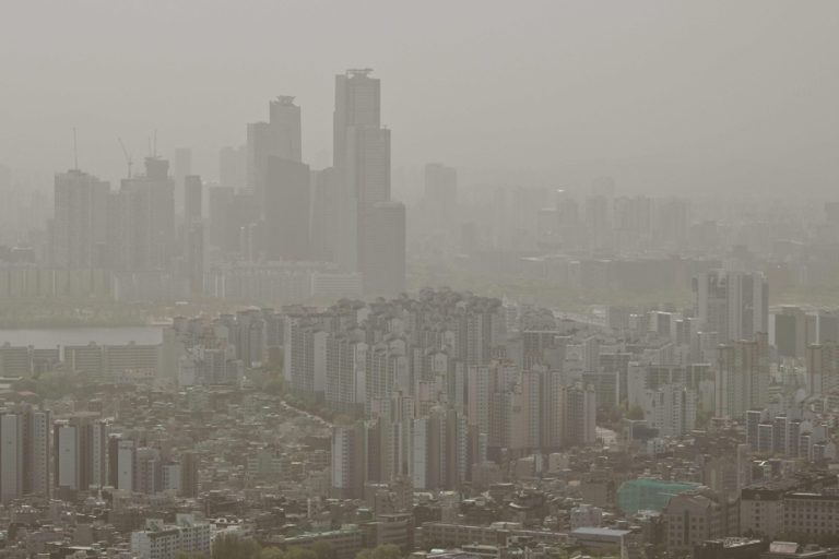 South Korea |  A sandstorm obscures the skies of Seoul