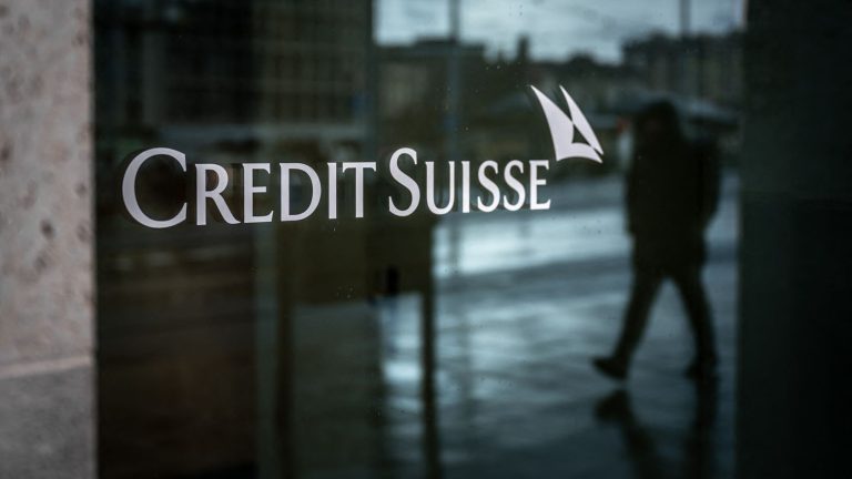 Swiss justice is investigating the takeover of the bank Crédit Suisse by its compatriot UBS